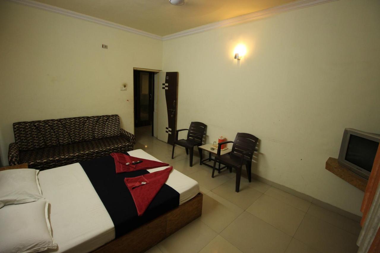 Hotel Laxmibai Palace Shirdi Exterior photo