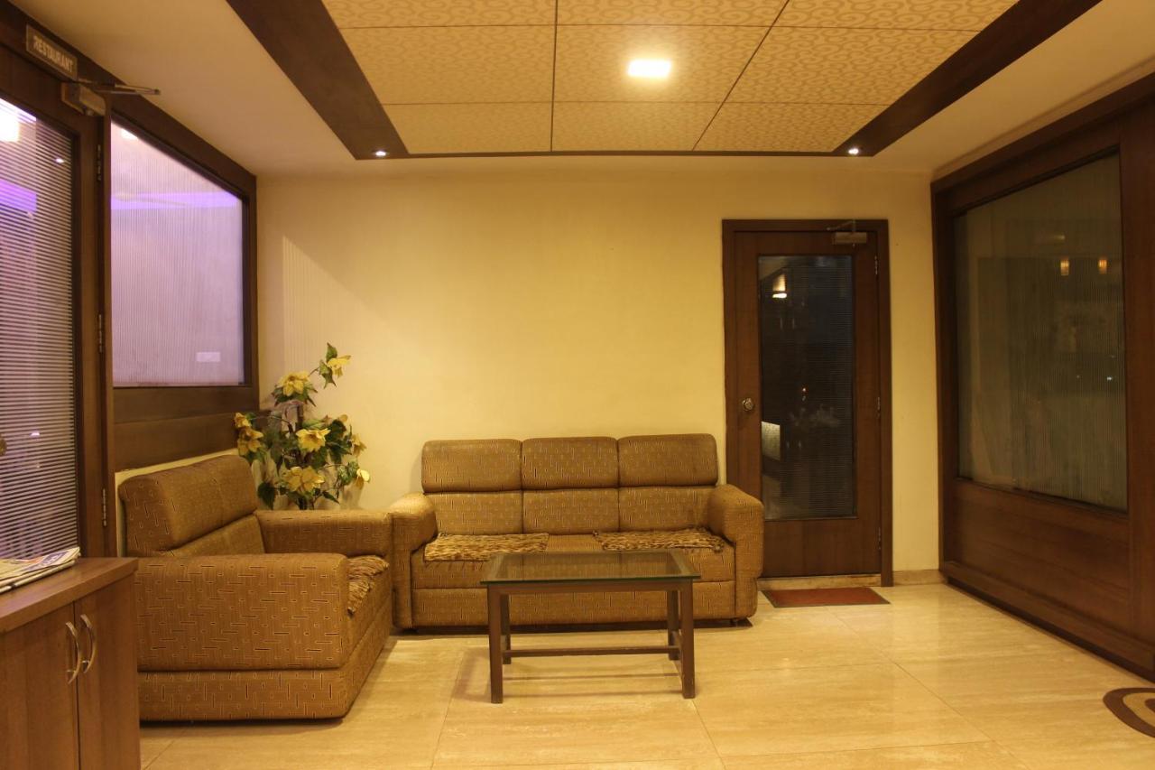 Hotel Laxmibai Palace Shirdi Exterior photo