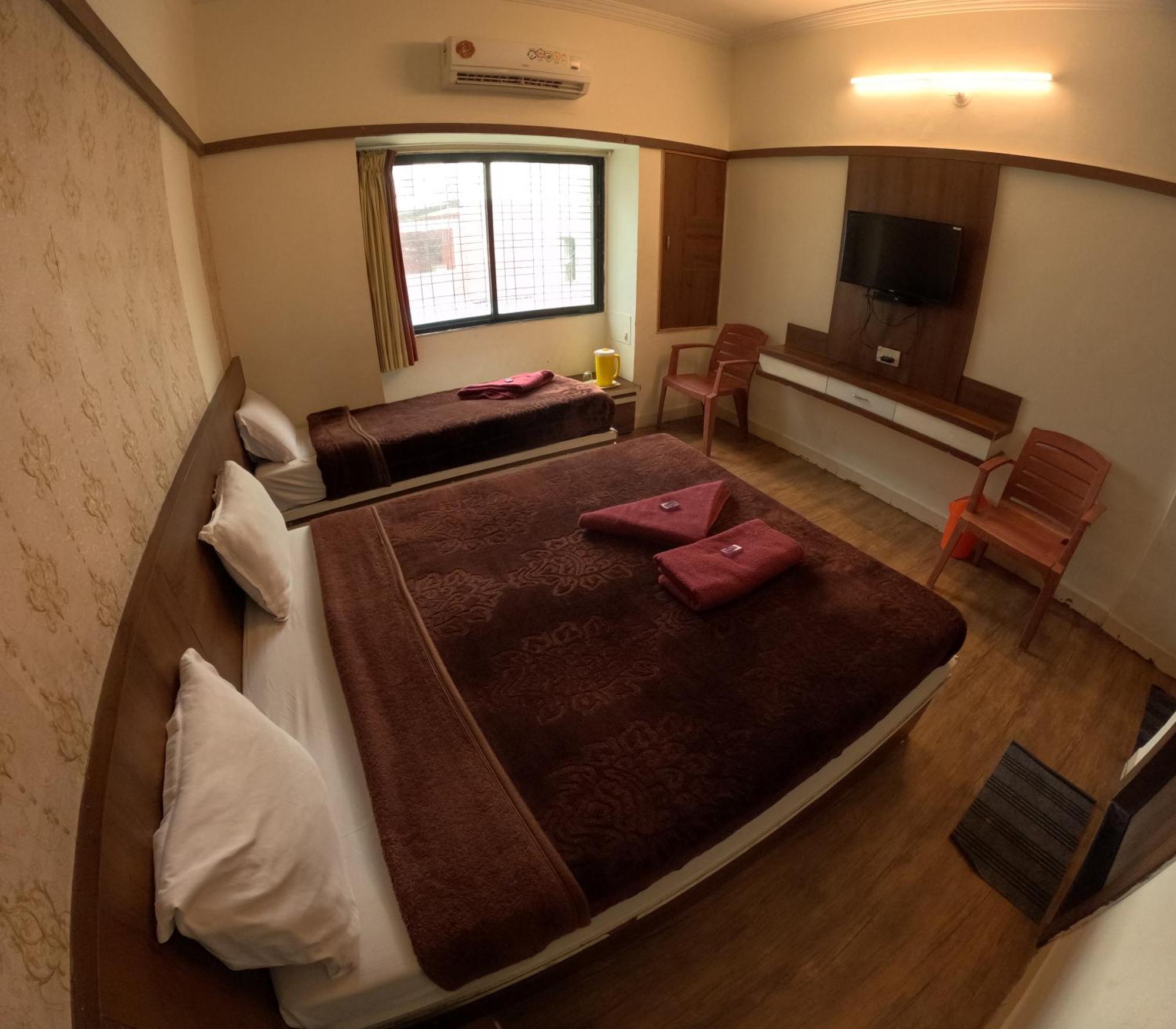 Hotel Laxmibai Palace Shirdi Exterior photo