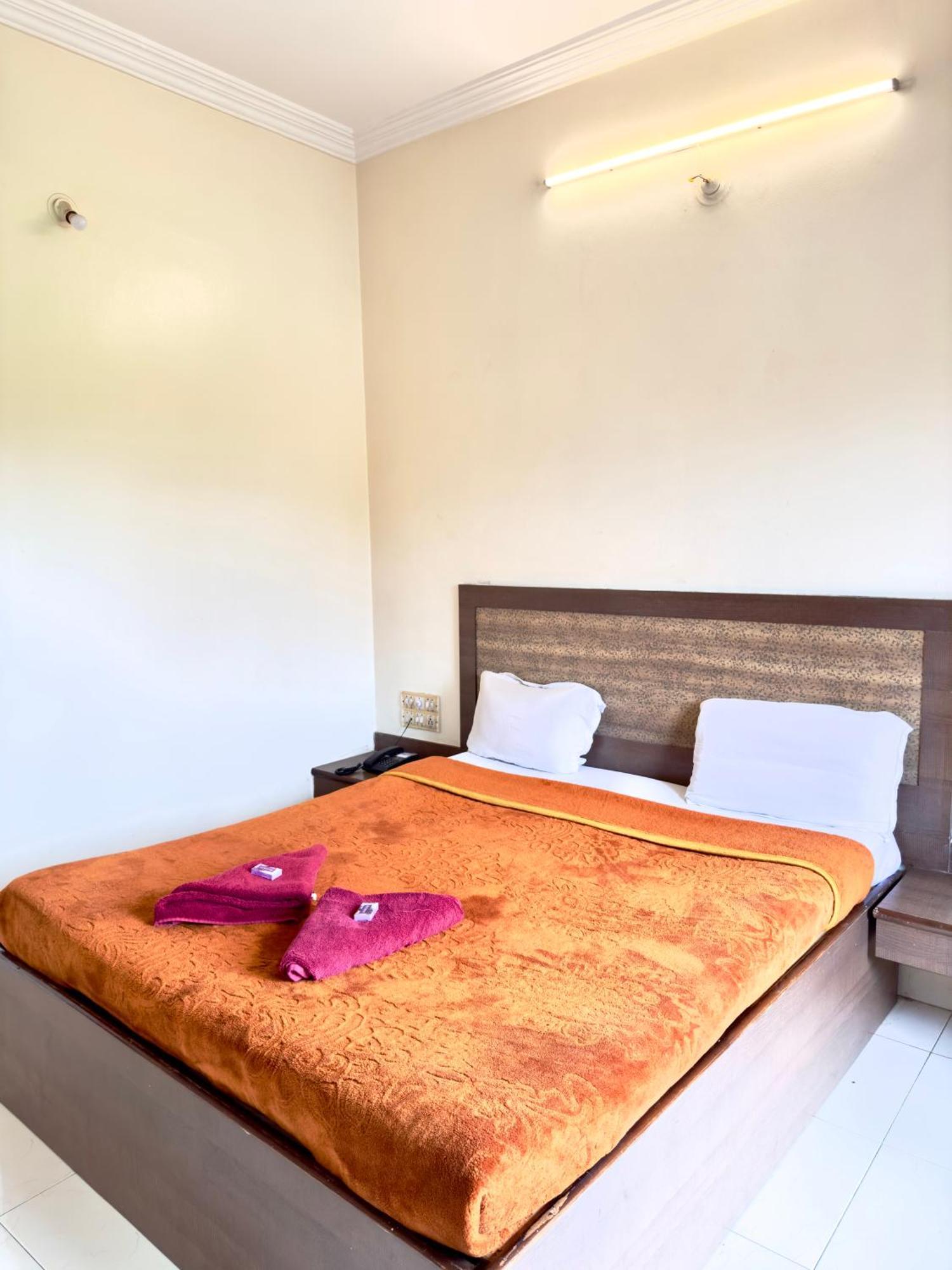 Hotel Laxmibai Palace Shirdi Exterior photo