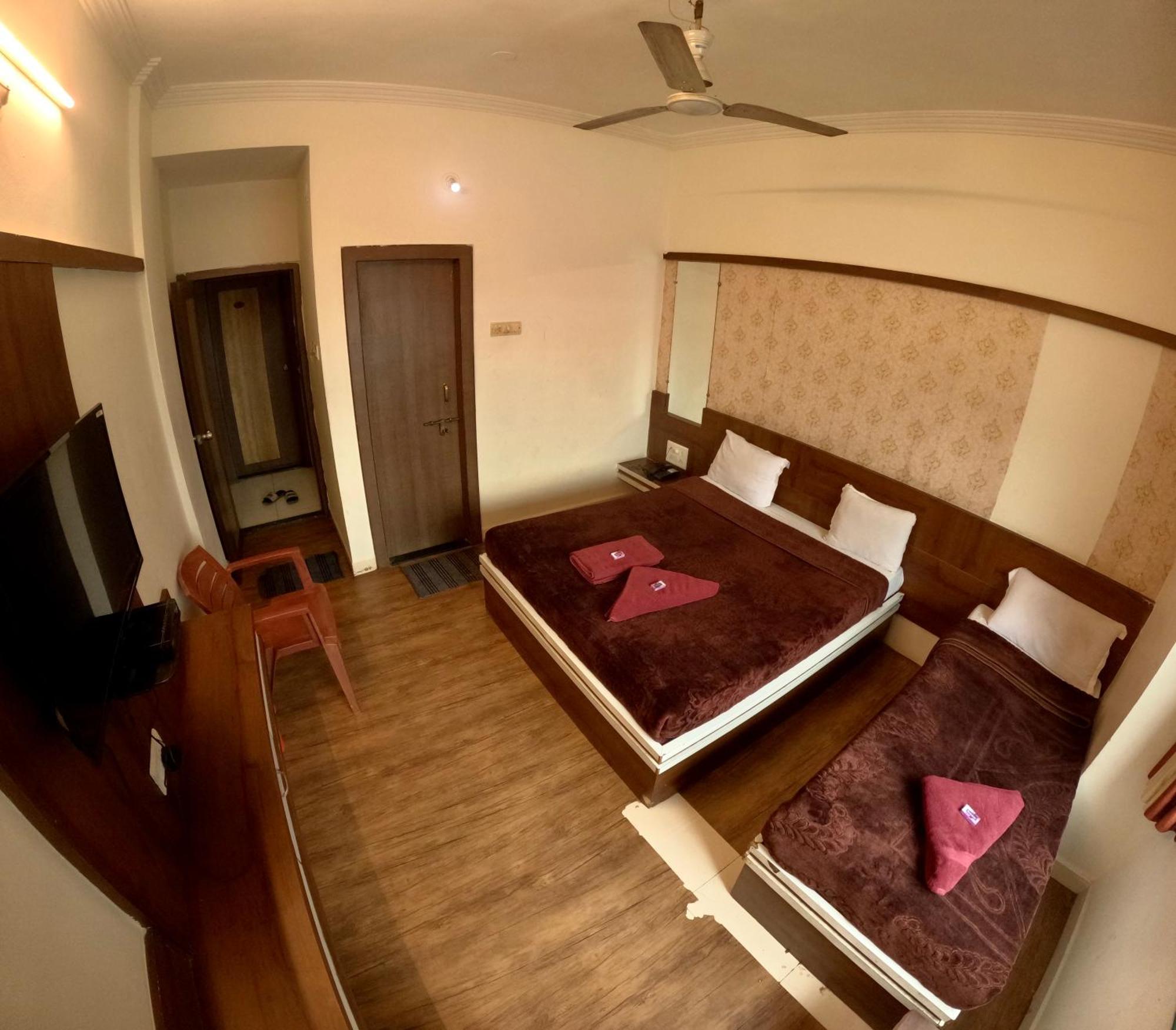 Hotel Laxmibai Palace Shirdi Exterior photo